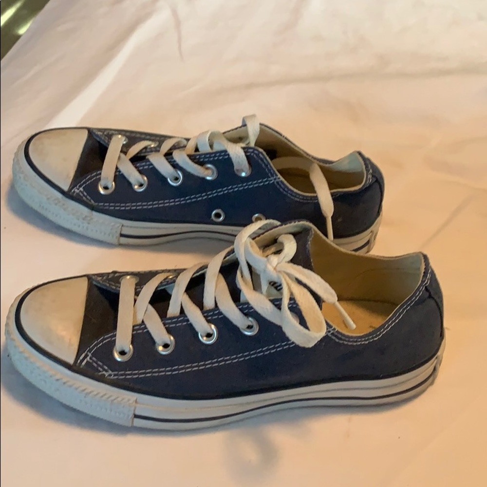Converse navy blue low tops - Picture 3 of 7
